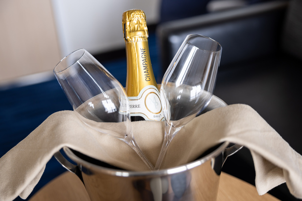 HX Hurtigruten Expeditions MS Spitsbergen Owners Suite 7 ©Espen Mills.jpg